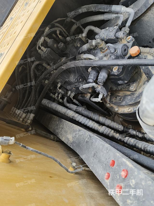 回轉(zhuǎn)馬達和主控閥（整機外觀）