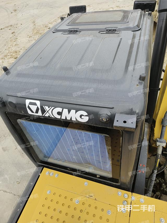 駕駛室頂部（整機外觀）