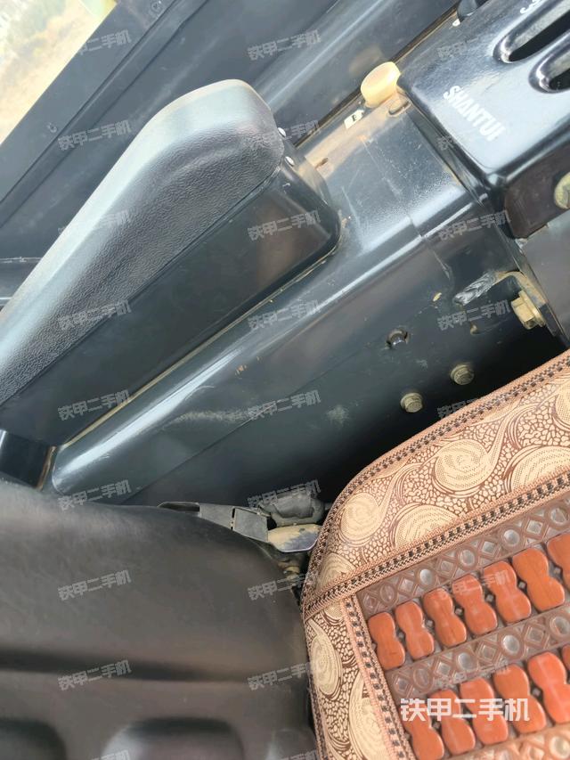 駕駛室內(nèi)部全景（推土機(jī)駕駛室）