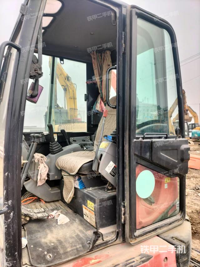 駕駛室整體（整機(jī)外觀）