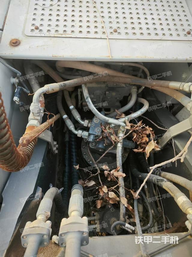 回轉(zhuǎn)馬達(dá)和主控閥（整機(jī)外觀）