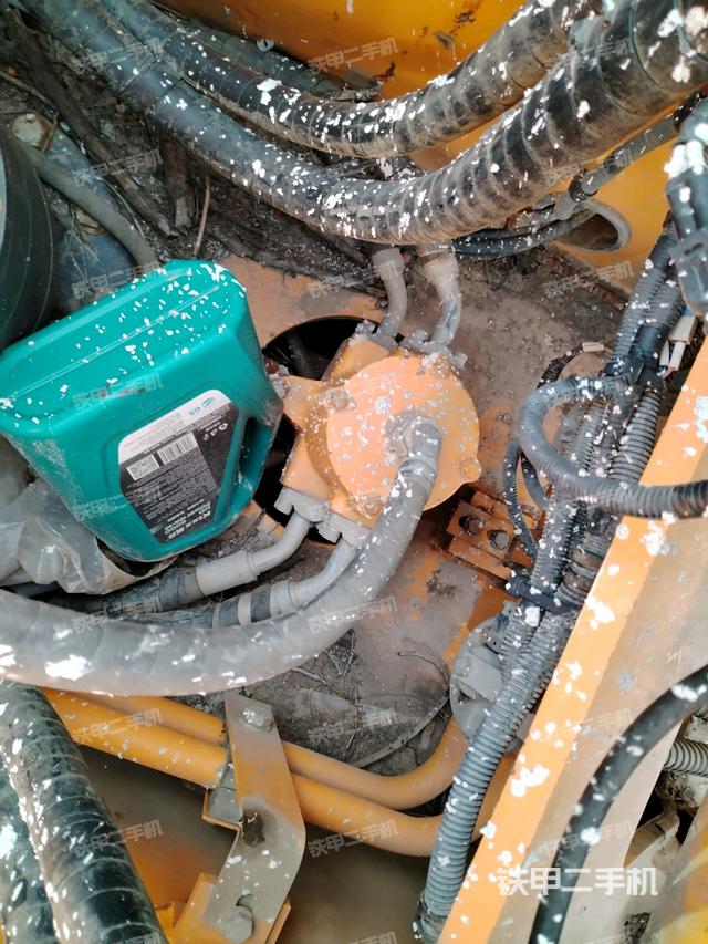 中央回轉接頭特寫(上車部件) 中央回轉接頭特寫(上車部件)