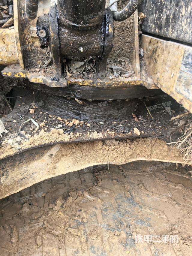 轉(zhuǎn)盤和下車架正前（工作和回轉(zhuǎn)裝置）