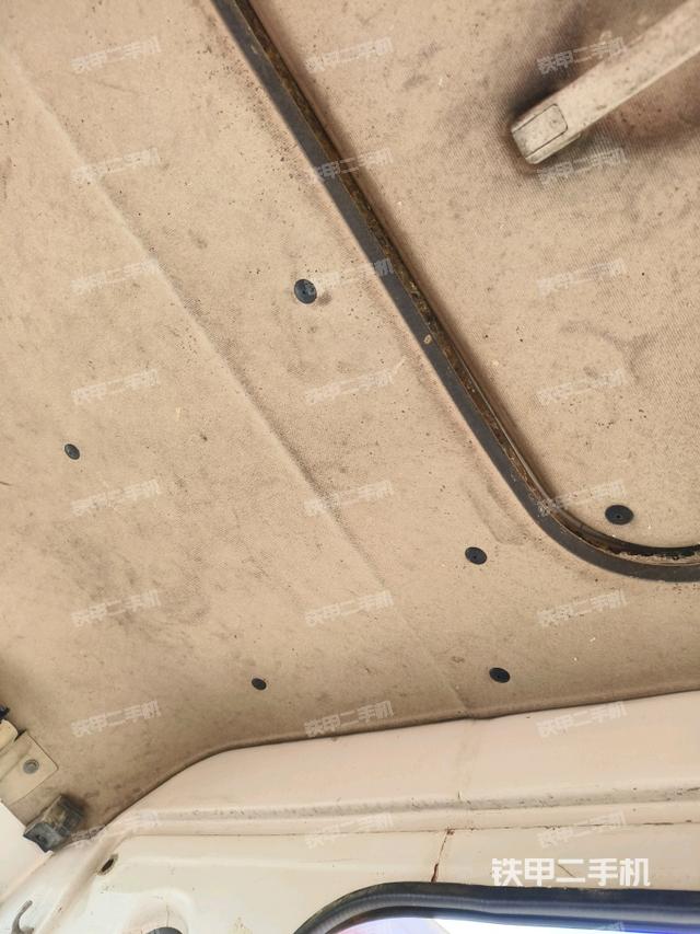 駕駛室左前45度（駕駛室部分）