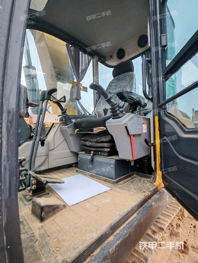 駕駛室整體（整機(jī)外觀）