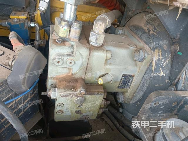 液壓泵艙室正面整體(整機(jī)外觀) 液壓泵艙室正面整體(整機(jī)外觀)