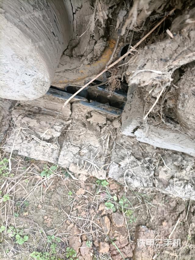 左驅(qū)動輪（行走機(jī)構(gòu)）