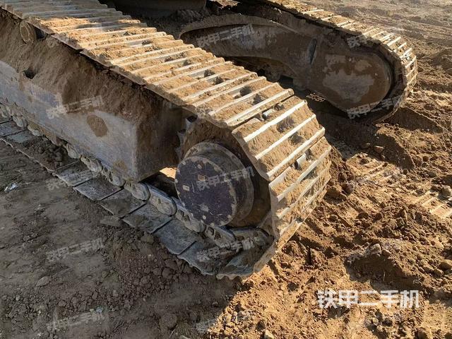 單側(cè)履帶整體（整機(jī)外觀）