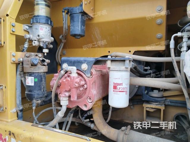液壓泵艙室正面整體(整機(jī)外觀) 液壓泵艙室正面整體(整機(jī)外觀)