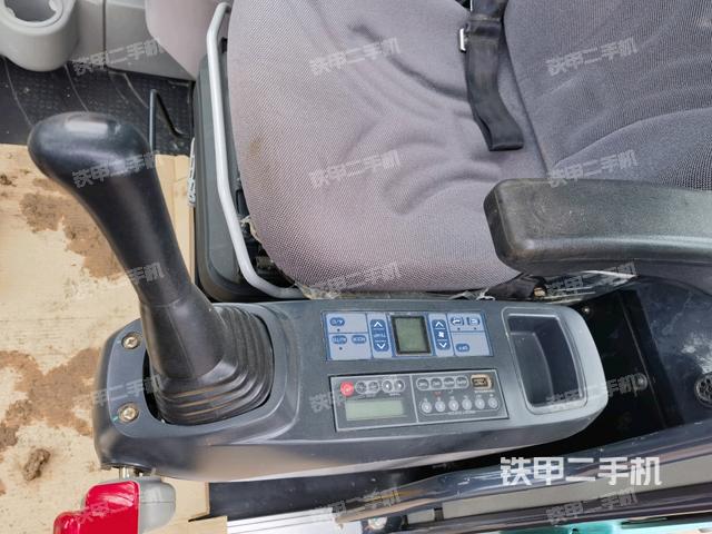 座椅左側(cè)控制臺(tái)/音響/含左手柄（駕駛室部分）