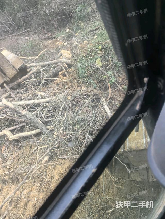 后窗玻璃角標（駕駛室部分）