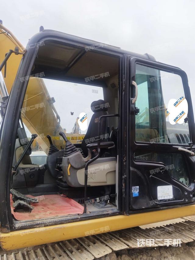 右側(cè)玻璃角標(biāo)（駕駛室部分）