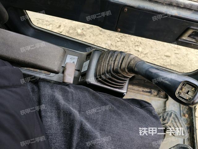 后窗玻璃角標（駕駛室部分）