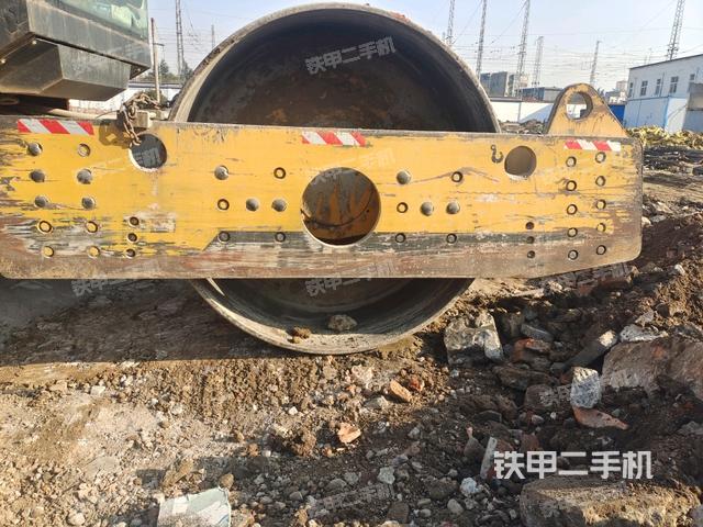 前車架正左側(cè)（壓路機(jī)前后車架）