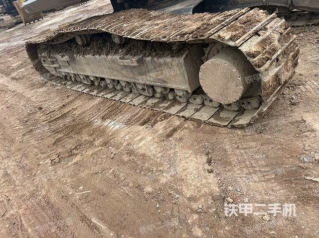 右側(cè)履帶整體(行走機(jī)構(gòu)) 右側(cè)履帶整體(行走機(jī)構(gòu))