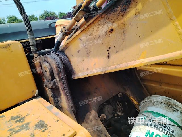 大臂根部?斜視(工作和回轉(zhuǎn)裝置) 大臂根部?斜視(工作和回轉(zhuǎn)裝置)