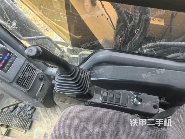 座椅左側控制臺/音響/含左手柄（駕駛室部分）