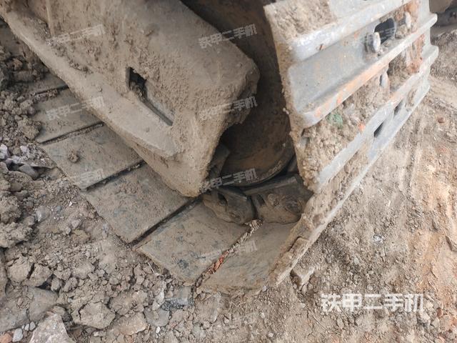 左驅(qū)動輪（行走機(jī)構(gòu)）