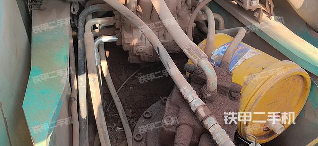 回轉(zhuǎn)馬達(dá)和主控閥(整機(jī)外觀) 回轉(zhuǎn)馬達(dá)和主控閥(整機(jī)外觀)