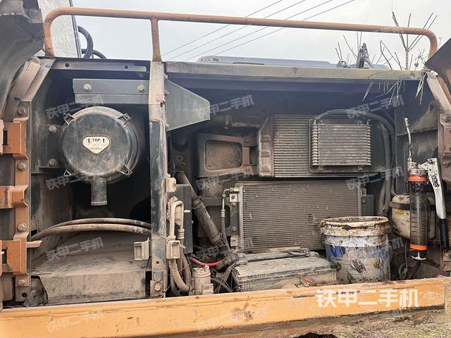 散熱器正面(大件艙室) 散熱器正面(大件艙室)
