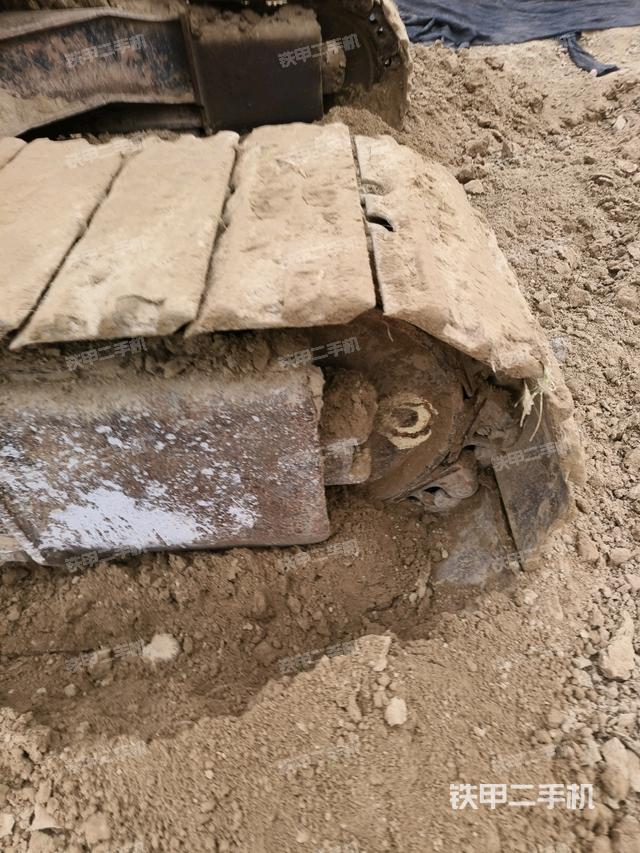 左驅(qū)動輪（行走機構(gòu)）