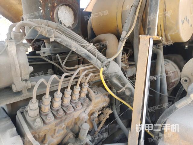 發(fā)動(dòng)機(jī)艙液壓泵全景（壓路機(jī)發(fā)動(dòng)機(jī)艙）