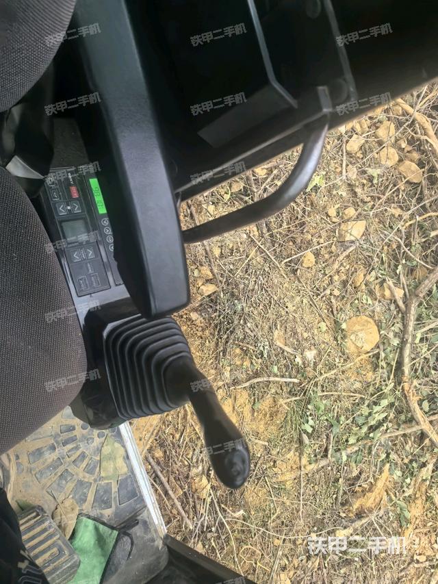 座椅右側控制臺/鑰匙門/油門/含右手柄（駕駛室部分）