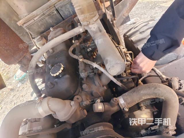 柴油泵全景（壓路機發(fā)動機艙）