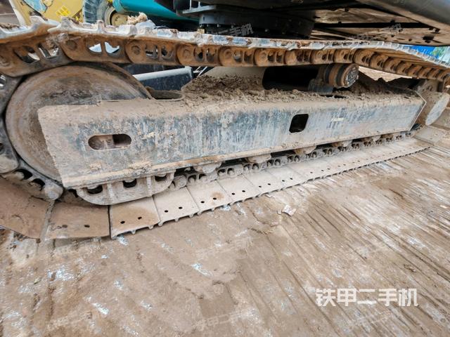 單側(cè)履帶整體(整機(jī)外觀) 單側(cè)履帶整體(整機(jī)外觀)