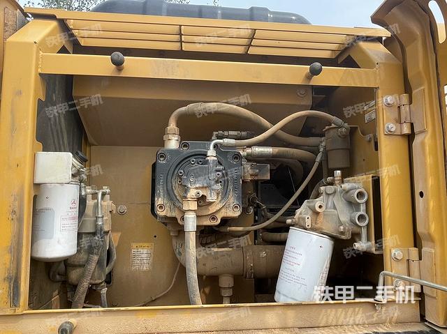液壓泵艙室正面整體(整機(jī)外觀) 液壓泵艙室正面整體(整機(jī)外觀)