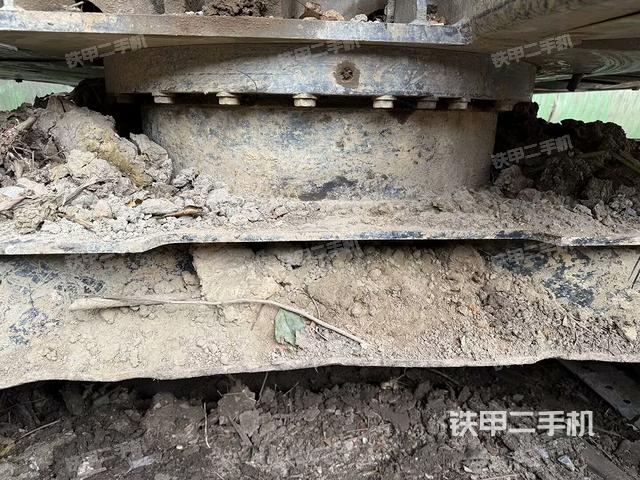 左驅(qū)動輪（行走機構(gòu)）