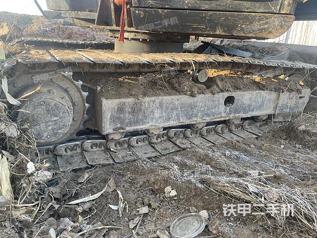 單側(cè)履帶整體(整機外觀) 單側(cè)履帶整體(整機外觀)