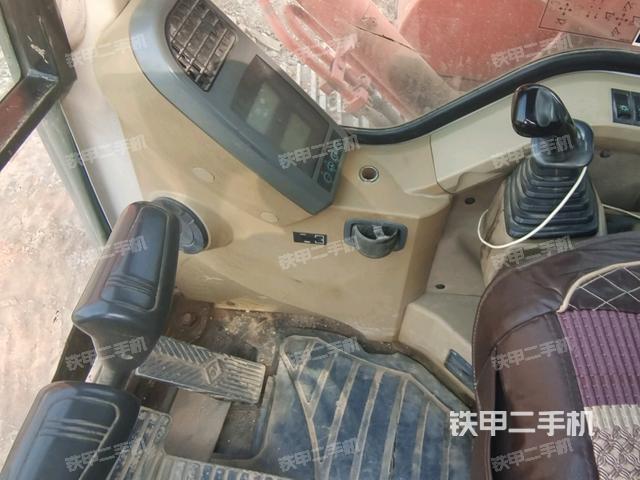 左后方玻璃角標(biāo)（駕駛室部分）