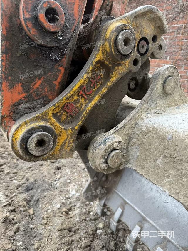 轉(zhuǎn)盤和下車架正前（工作和回轉(zhuǎn)裝置）