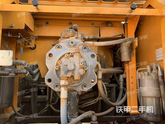 液壓泵艙室正面整體（整機(jī)外觀）