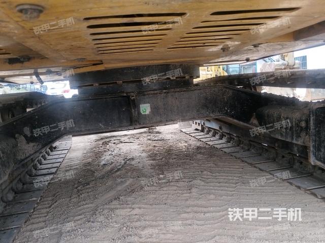 轉(zhuǎn)盤和下車架正前(工作和回轉(zhuǎn)裝置) 轉(zhuǎn)盤和下車架正前(工作和回轉(zhuǎn)裝置)