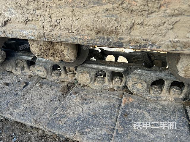 單側(cè)履帶整體(整機外觀) 單側(cè)履帶整體(整機外觀)