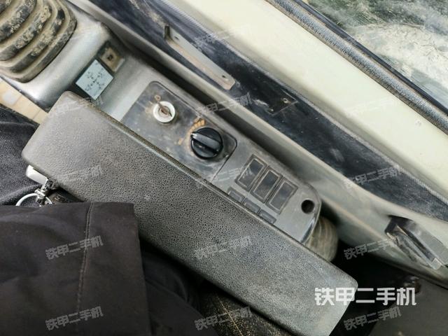 座椅左側(cè)控制臺/音響/含左手柄（駕駛室部分）