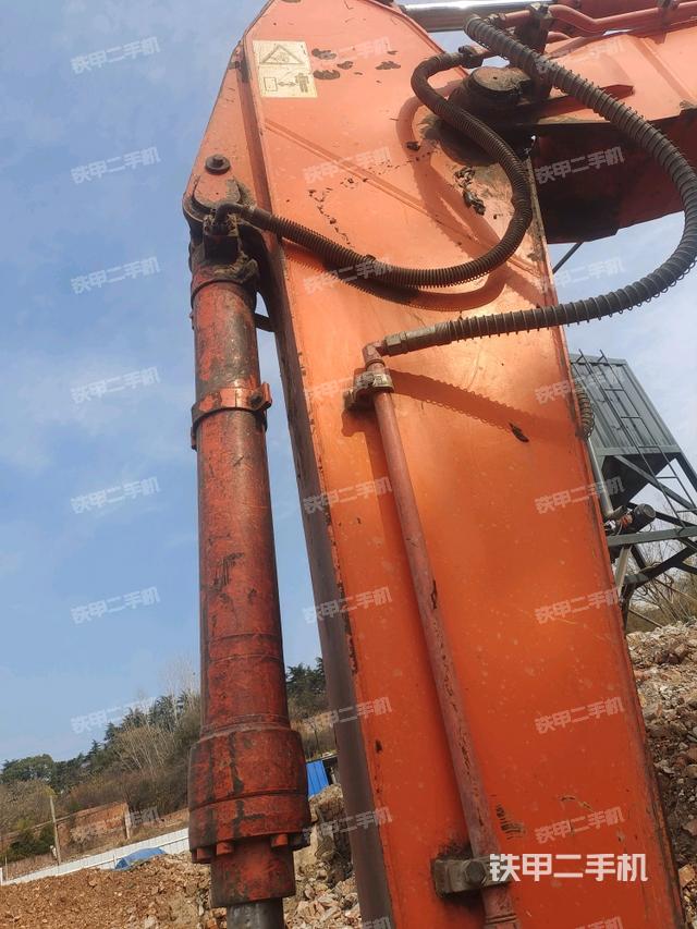 大臂油缸整體?豎拍（工作和回轉(zhuǎn)裝置）