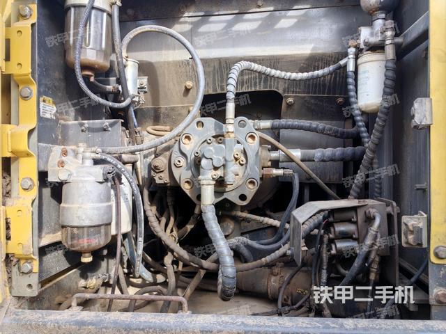 液壓泵艙室正面整體(整機(jī)外觀) 液壓泵艙室正面整體(整機(jī)外觀)