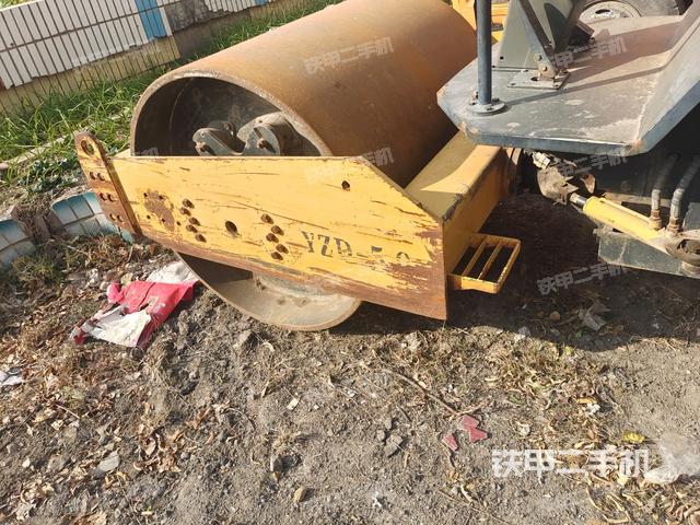 前輪右側(cè)減震塊連接及部件（壓路機前后車架）