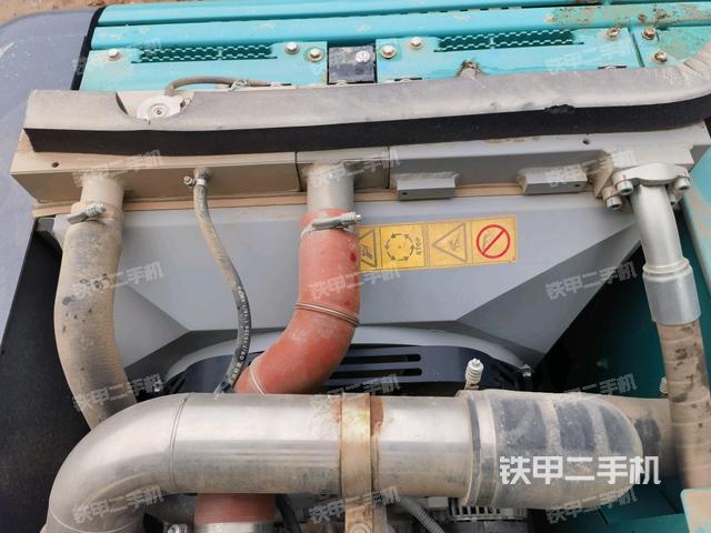 氣門室蓋螺絲特寫(xiě)（上車部件）