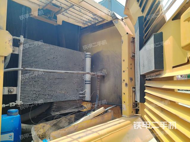 散熱器正面(大件艙室) 散熱器正面(大件艙室)
