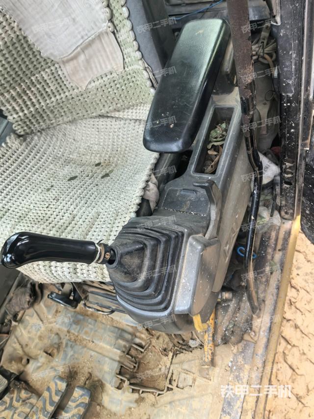 座椅右側(cè)控制臺/鑰匙門/油門/含右手柄（駕駛室部分）