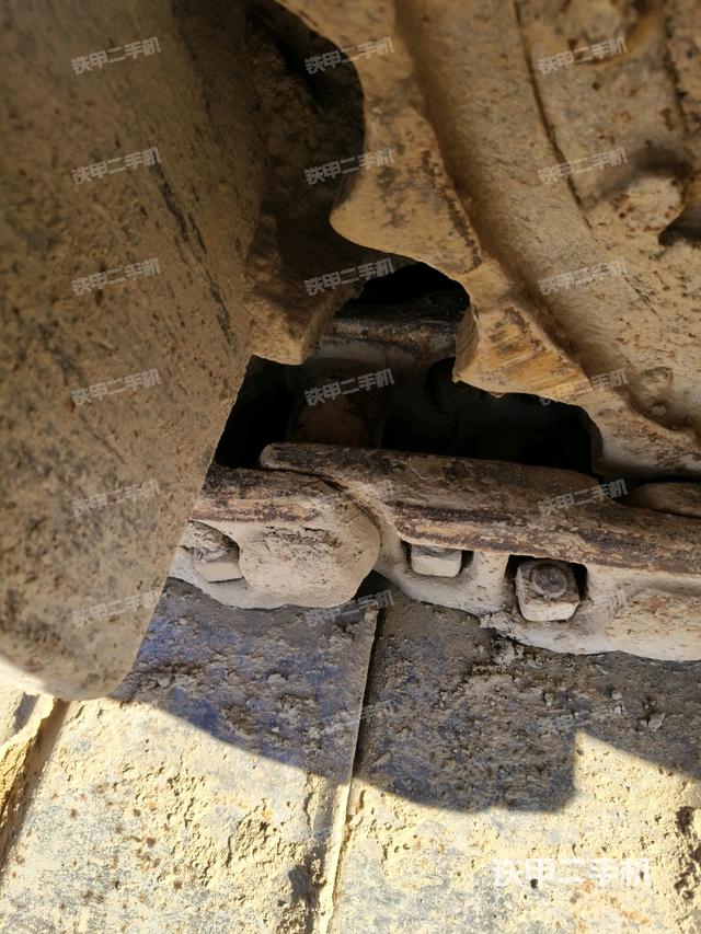 右驅(qū)動輪（行走機構(gòu)）