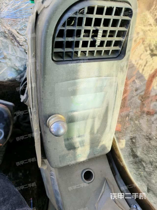 左后方玻璃角標(biāo)（駕駛室部分）