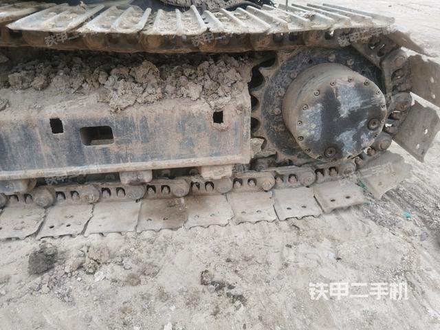 左驅(qū)動輪（行走機(jī)構(gòu)）