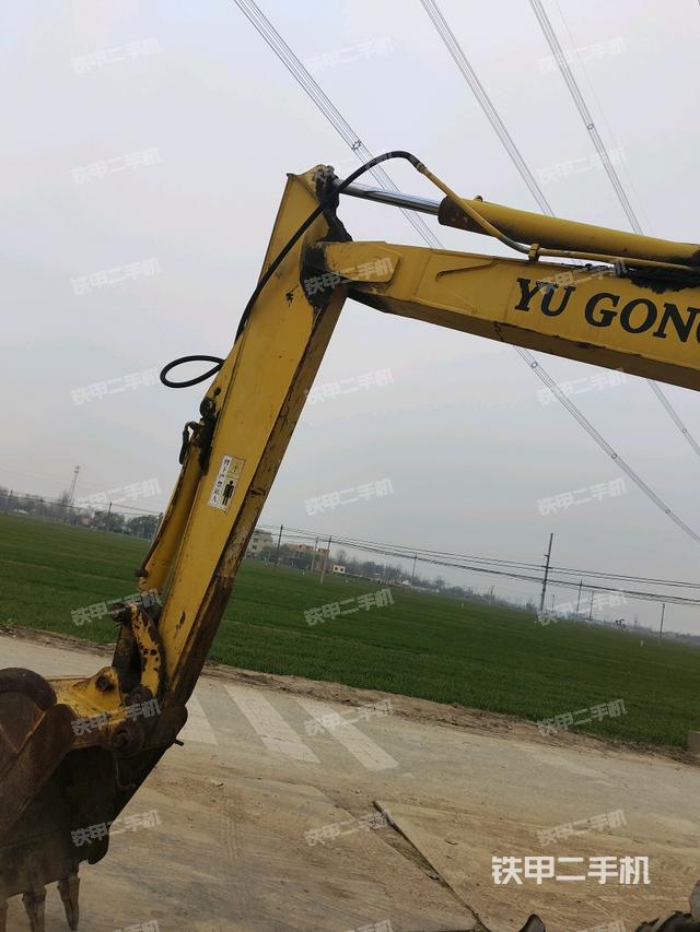 鏟斗右后整體(工作和回轉(zhuǎn)裝置) 鏟斗右后整體(工作和回轉(zhuǎn)裝置)