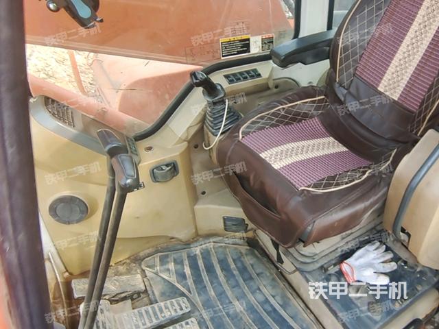 右側(cè)玻璃角標(biāo)（駕駛室部分）