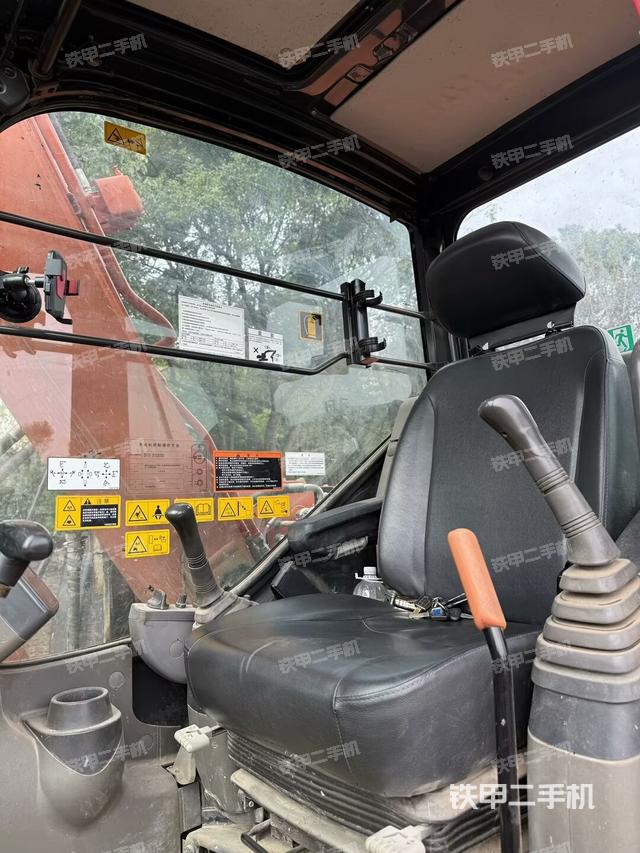 后窗玻璃角標（駕駛室部分）